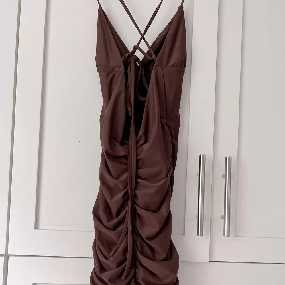 Tiger Mist brown ruched Amber mini dress - Picture 6 of 9